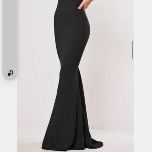 Misguided sexy halter dress - Picture 2 of 7